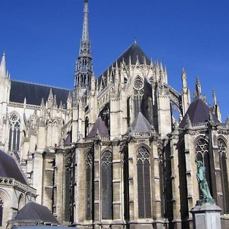 Super studio au pied de la cathédrale Appartamento Amiens Esterno foto
