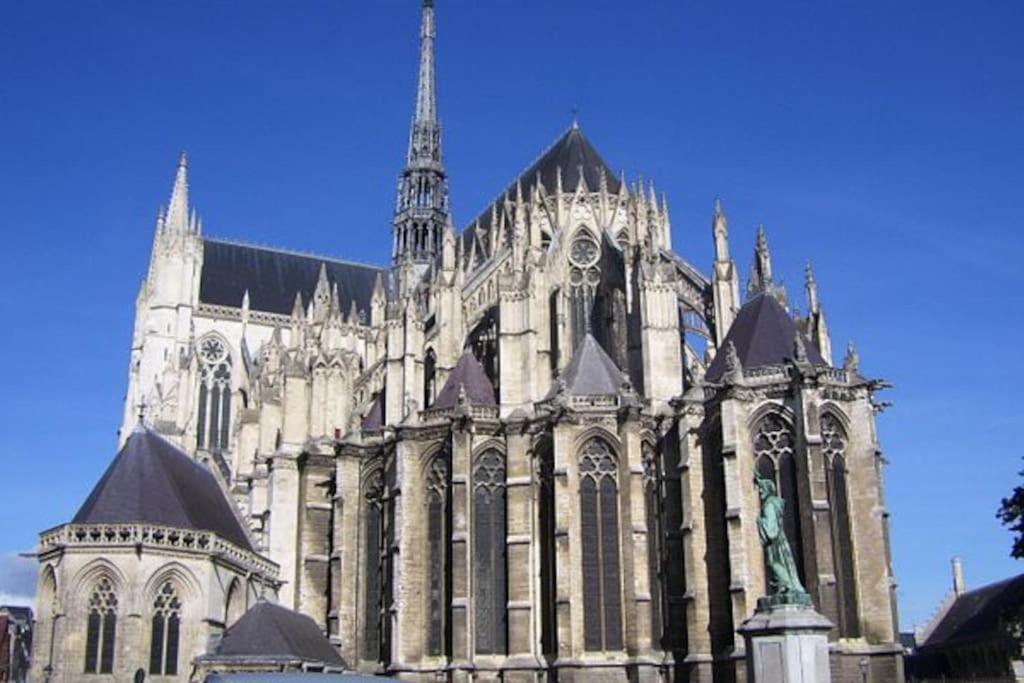 Super studio au pied de la cathédrale Appartamento Amiens Esterno foto